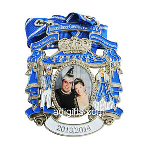 Custom zinc alloy soft enamel carnavel medal with printing sticker